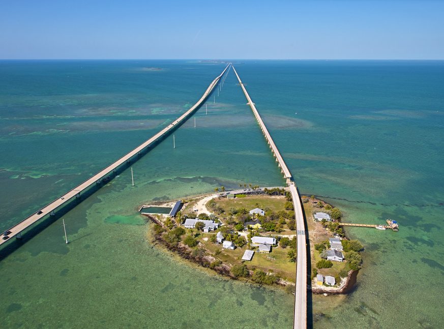 there is an island and a bridge - Florida Keys Country Club