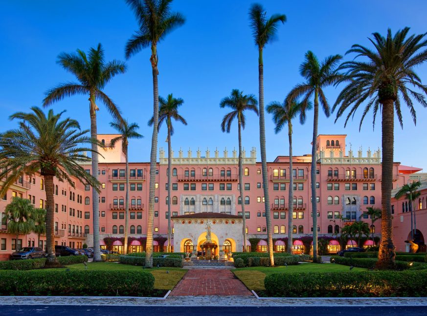 there are a large hotel on the Boca Raton Golf Club