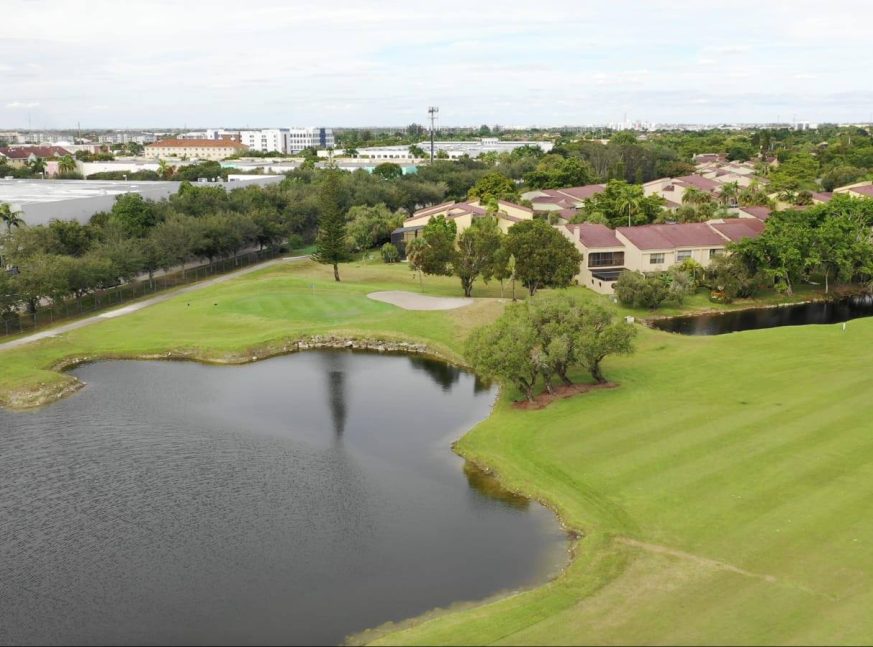 On the golf course, there is a lake and many houses - Costa Del Sol Golf Club