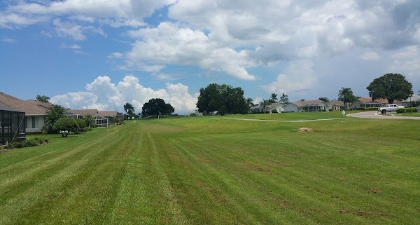 lot of homes on the Huntington Hills Golf and Country Club
