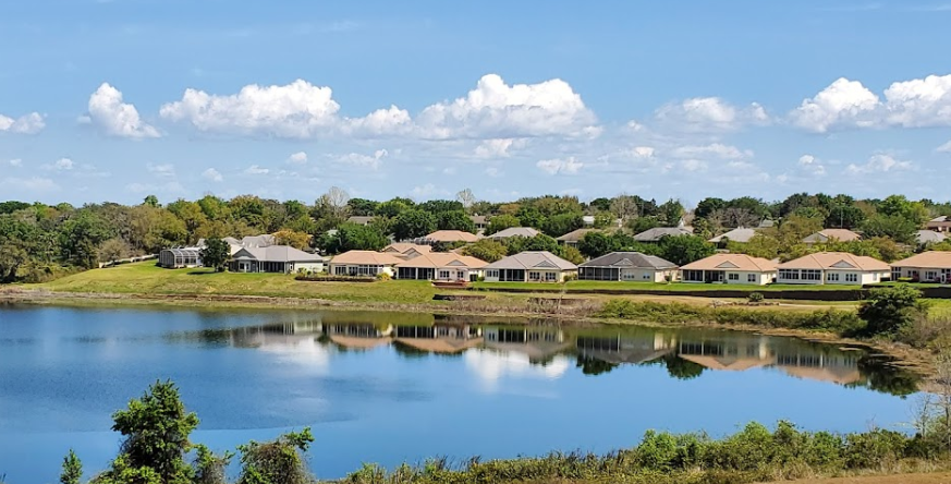 On the golf course, there is a large lake and a lot of houses - Sanctuary Ridge Golf Club