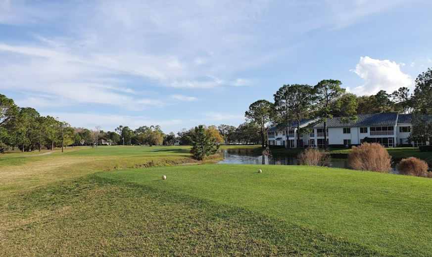 There is a lake on the golf course, as well many clubhouses and a large number of trees in the surrounding area