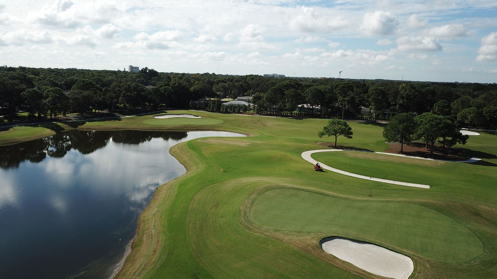 There is a lake on the golf course, as well as numerous clubhouses and a large number of trees