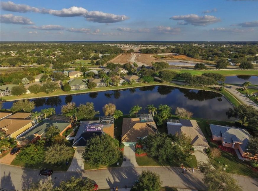 There are many homes on the golf course, as well as a large lake - The Links at Greenfield Plantation Florida