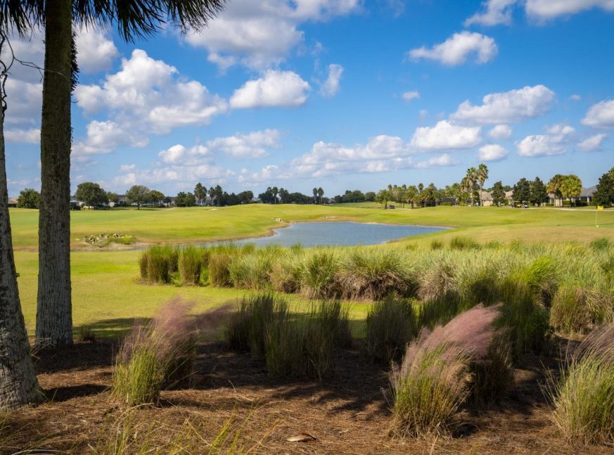 there are a lake on the golf course - Southern Star Executive Golf Course