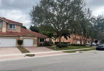 Golf Home - 5711 /  5711 Nw 125th Ave, Coral Springs, Fl5711 /  5711 Nw 125th Ave, Coral Springs, Fl