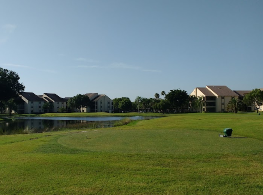 Homes and lakes in golf course - Cross Creek Golf and Country Club