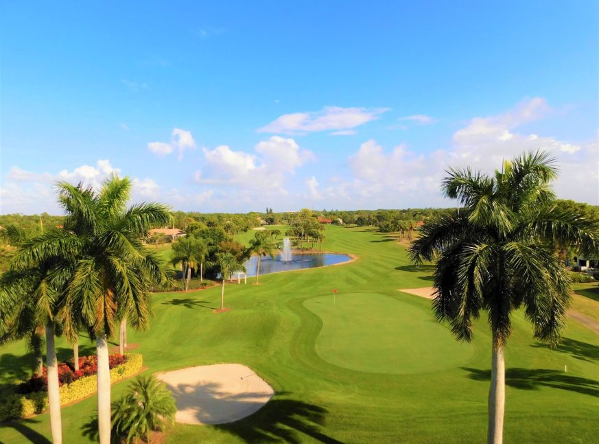 Golf course with homes and lake - Spanish Wells Country Club