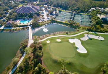Lake and homes in golf course - Grandezza