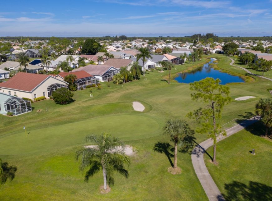 Homes and lake in golf course - Sabal Springs Golf and Racquet Club