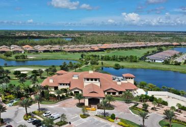 Golf course with homes - Esplanade Golf and Country Club of Naples
