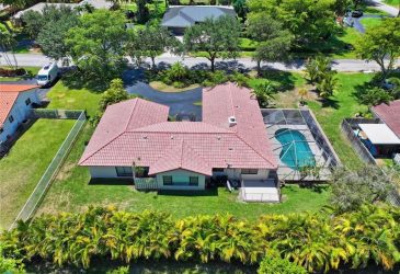 Golf Home -  11261 Nw 33rd St, Coral Springs, Fl 11261 Nw 33rd St, Coral Springs, Fl