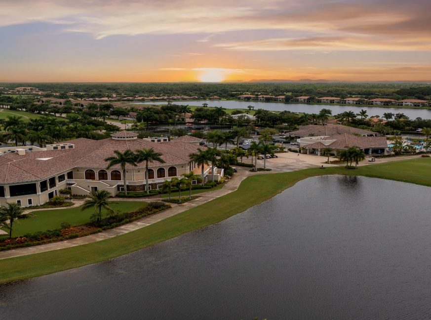 Golf course with lake and homes - Heritage Bay Golf and Country Club
