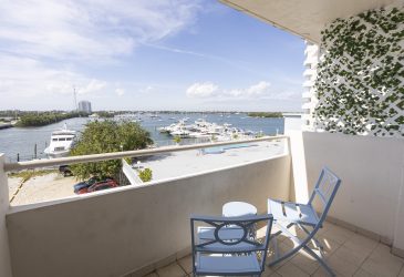 Golf Home - Vista Mar: Bay Views, Close to Miami Attractions