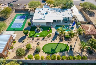 Golf Home - Pickleball in Paradise- 6 bedrooms, pool, spa, arcade, putting green & sports/pickleball/volleyball!