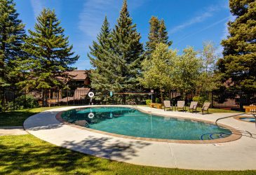Golf Home - KBM Resorts | Ski out and easy walk back, Common Hot Tub, Parking, in Silver Lake Deer Valley